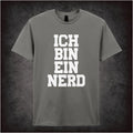 Ich Bin Ein Nerd – Cult British Comedy Graphic T-Shirt