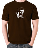 The Young Ones - Rick, Peace - Men's T Shirt - chocolate